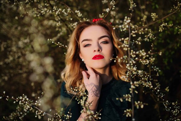 Comment sélectionner des bijoux discrets pour un entretien d'embauche?